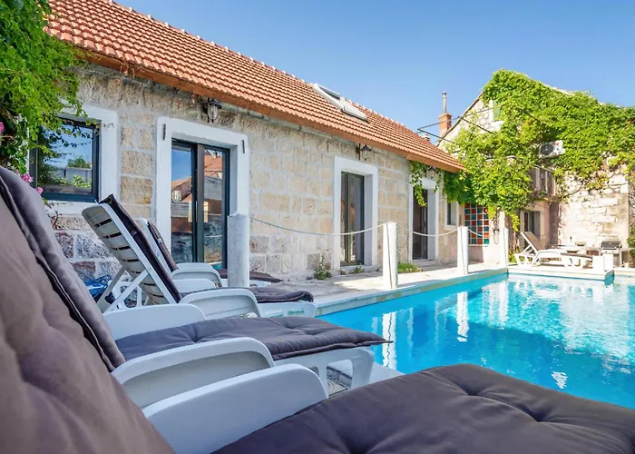 Beautiful Home In Sinj