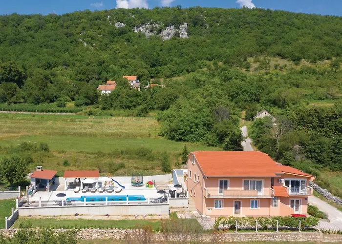 Stunning Home In Sinj