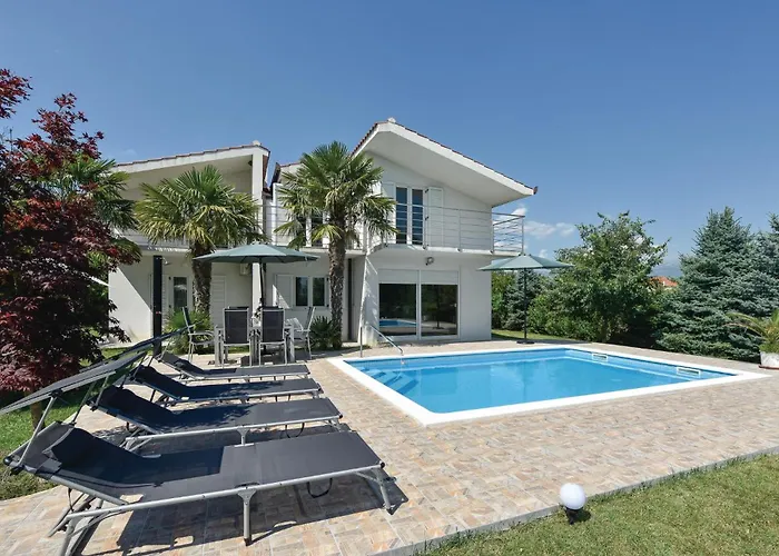 Two-Bedroom Holiday Home In Sinj