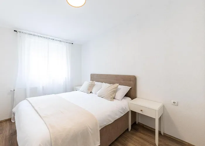 Stunning Home In Sinj