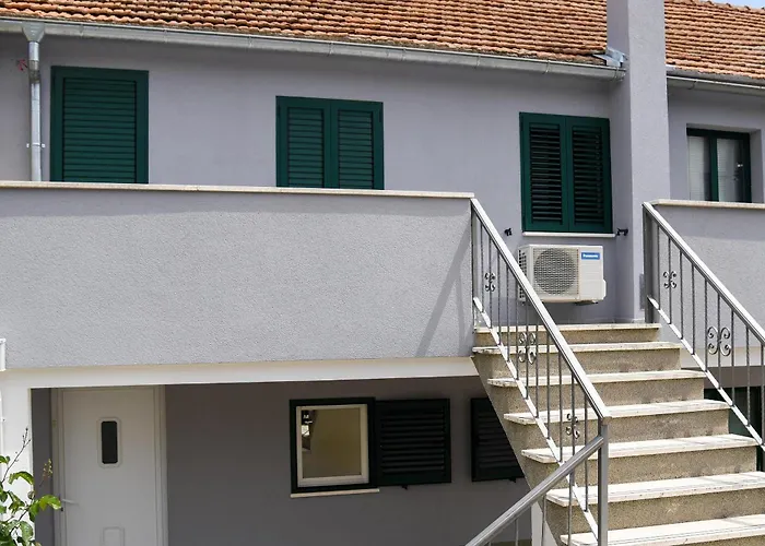Holiday House Mala